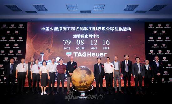 让-克劳德·比弗 (Jean-Claude Biver)先生与刘继忠先生及工程主管部门领导、工程两总和各系统两总倒计时合影
