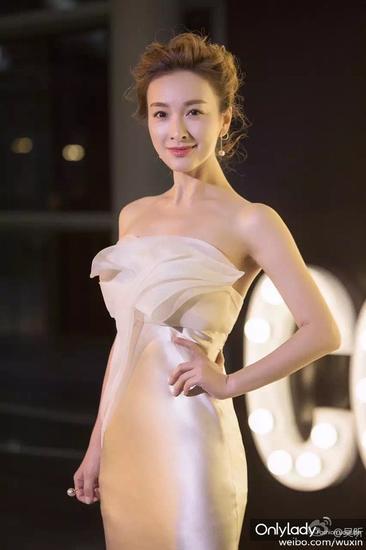 吴昕自从担任了时尚节目的制片人,整个人都发生了改变