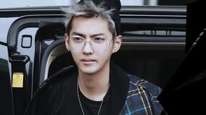 吴亦凡复古范儿启程