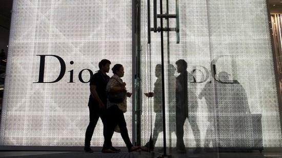 Dior在2016年七夕期间在微信上出售限量版包袋