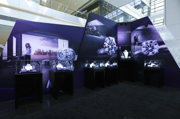 周生生Infini Love Diamond‘全爱钻’各系列钻饰展示区