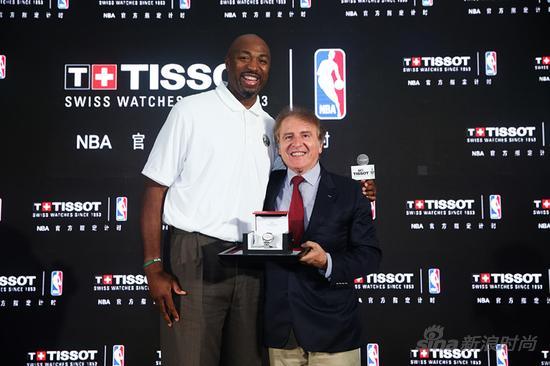 天梭全球总裁弗朗索瓦•添宝先生与NBA篮球先锋文•贝克