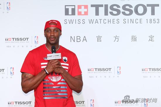 天梭表与NBA篮球先锋特雷西•麦克格雷迪