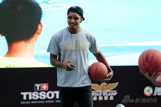 天梭表与NBA篮球先锋加里•哈里斯