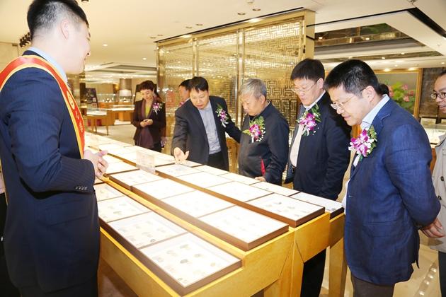 领导参观展览
