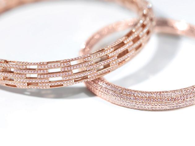 赠送手镯-NIRAV MODI Classic Embrace Bangle in Pink Gold with Baby Pink Diamonds