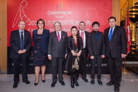 瑞士驻华大使戴尚贤阁下、瑞士凯兰帝主席Carole Hubscher女士、香港华高国际亚太区执行董事Amy女士与嘉宾合影