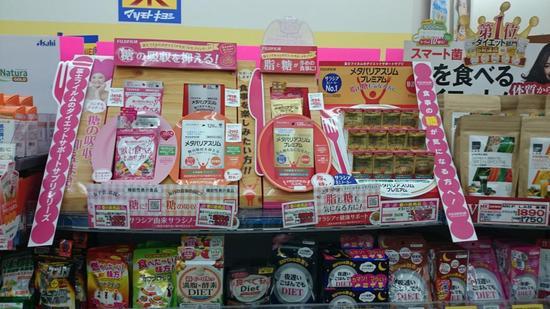 《松本清店铺货架》