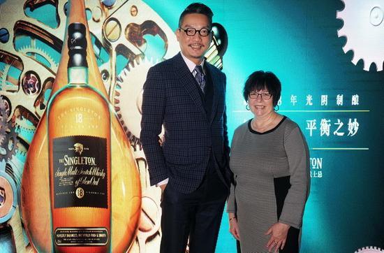 帝亚吉欧首席威士忌调配大师Maureen Robinson与威士忌意见领袖林一峰引领嘉宾踏上苏格登单一麦芽威士忌世界的探索之旅