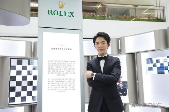 劳力士代言人李云迪参观劳力士迪通拿展览(图片来源:©Rolex)