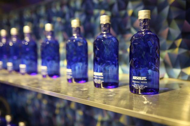 绝对伏特加棱镜限量版在#绝对世界绝对无界#ABSOLUT NIGHT中亮相