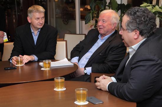 维京游轮董事长Torstein Hagen(中)、维京游轮高级副总裁Jeff Dash(右)、维京游轮亚洲运营总监Thomas Rooch(左)