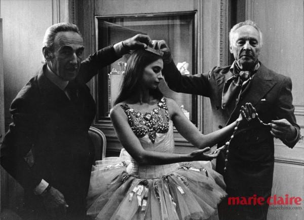 George Balanchine(右)与他的缪思,身着Jewels 舞衣的Szanne Farrell,左为Pierre Arpels,1976