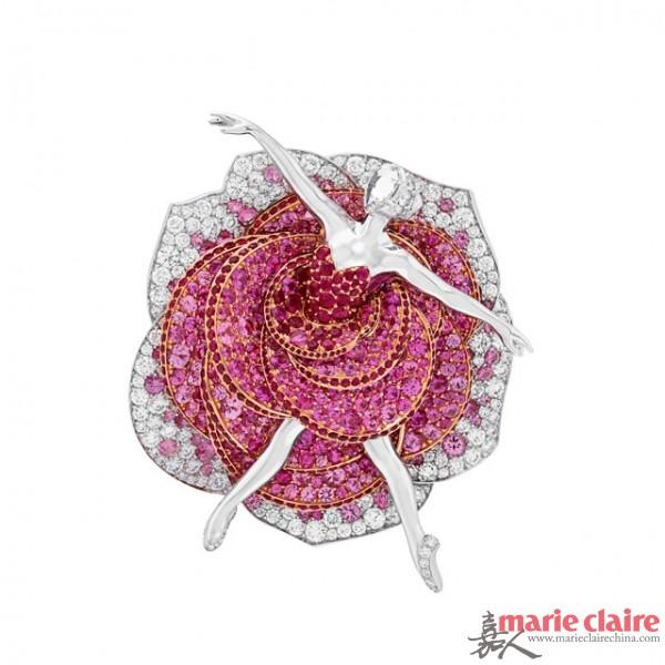全新Ballet Précieux 系列。Esprit de la Rose 18K白金/ 玫瑰金粉红蓝宝石芭蕾舞伶胸针,灵感源于《玫瑰花的精灵》剧码里的Gloria