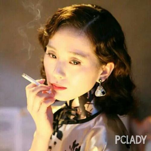 手持香烟的造型