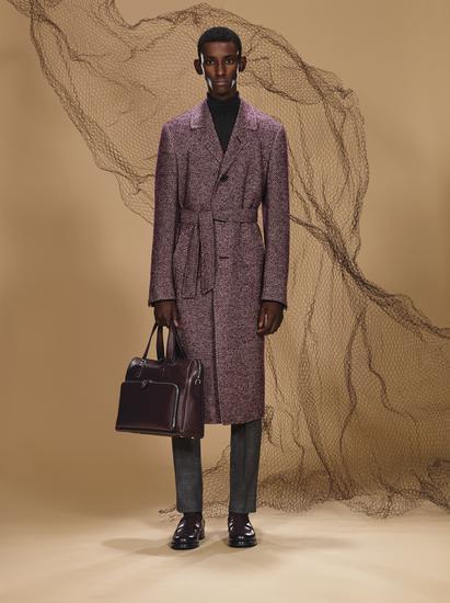 Canali FW17_look_10_酒红色米色混色羊毛羊驼毛混纺外套,纯羊毛混纺无褶西装裤,精梳纯羊绒高领毛衣,小牛皮乐福鞋及包