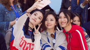 奚梦瑶张靓颖看秀