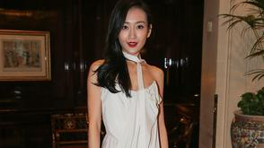 王鸥抹胸裙看秀