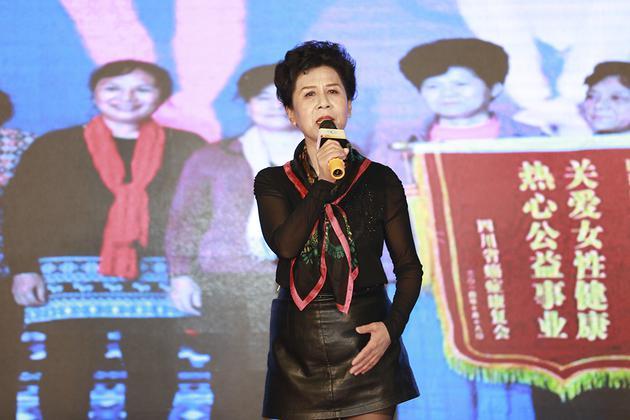 凤凰涅槃艺术团郭丽英团长朗诵诗歌《生命》,感动全场