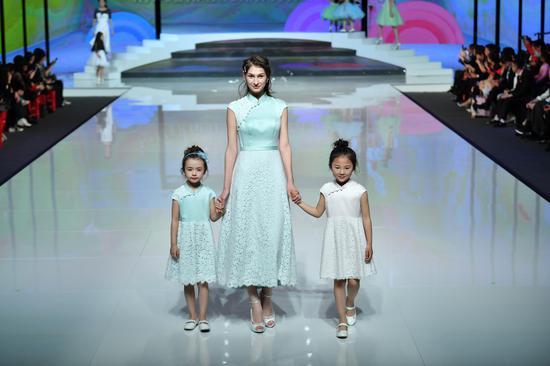 葛澜中国国际时装周:儿童礼服时代 该来以来