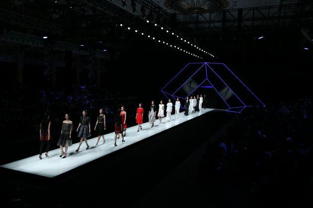 董怀光“时装礼服”全新概念‘探-界’系列