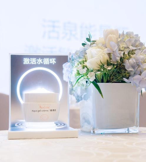 活泉恒润保湿凝露展示
