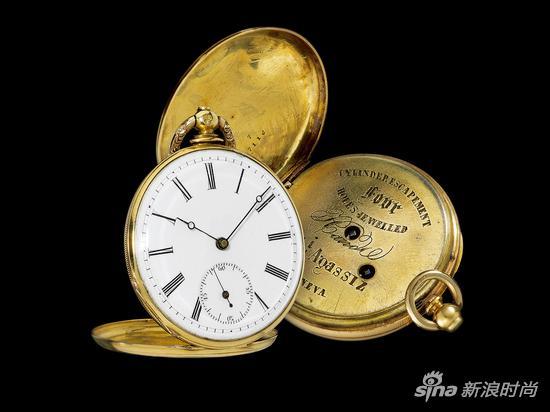 索伊米亚的这所钟表商行由奥古斯特•阿加西(Auguste Agassiz)——著名博物学家路易斯•阿加西(Louis Agassiz)的兄弟,以及另外两位合伙人共同创建。商行主要生产并销售配备交汇轮擒纵机构的精致怀表,总体来讲,其所制造的产品与其他赫尔维西亚钟表店生产的表款并无显著不同。