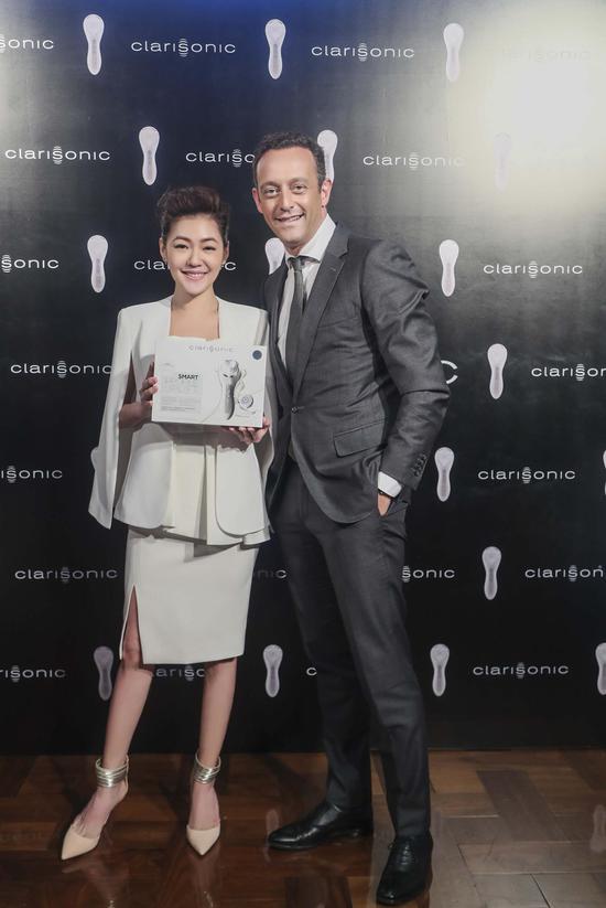 Clarisonic 科莱丽全新“冻龄神器” 发布会 - 欧莱雅中国区CEO斯铂涵先生为代言人小S赠送“冻龄神器”