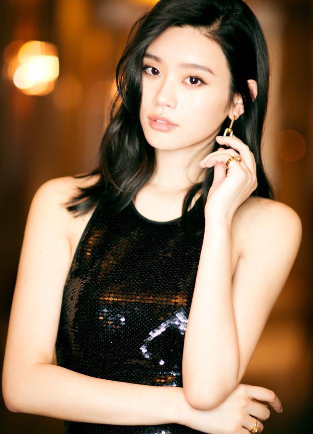 奚梦瑶佩戴全新Tiffany HardWear™系列珠宝