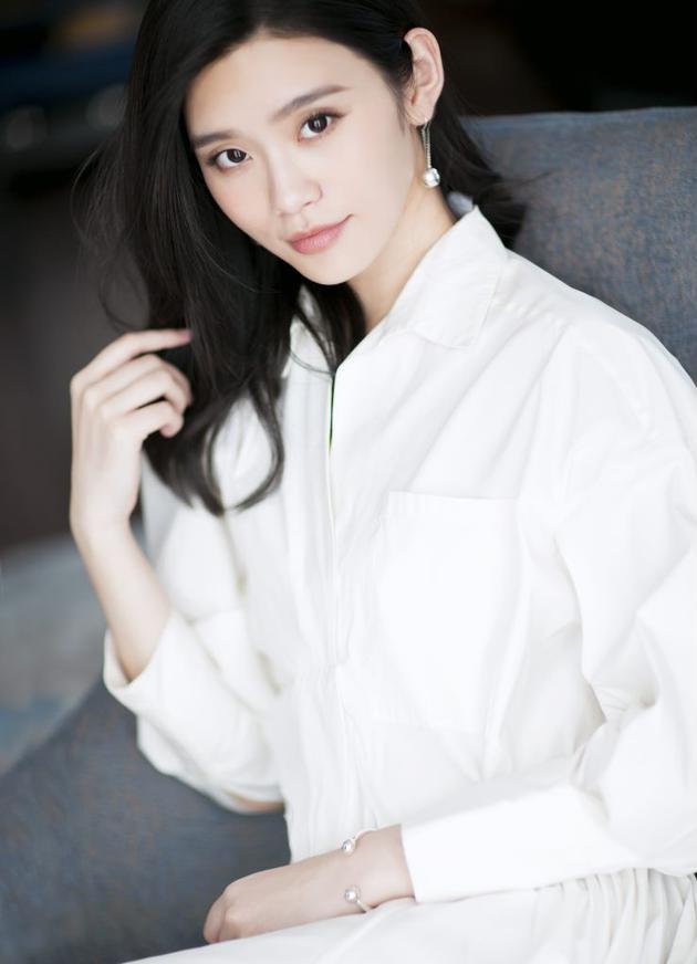 奚梦瑶佩戴全新Tiffany HardWear™系列珠宝