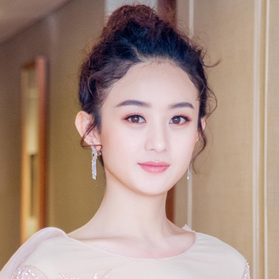 赵丽颖丸子头(图片来源:@赵丽颖工作室)