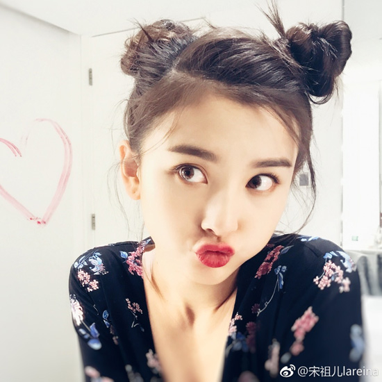 宋祖儿双丸子头(图片来源:@宋祖lareina )