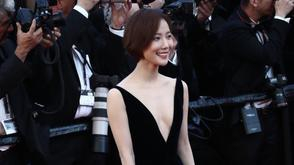 王珞丹深V秀春光