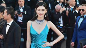 超模奚梦瑶秀大长腿