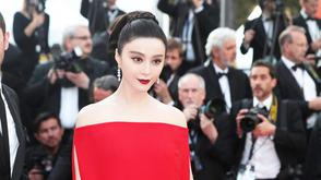 范冰冰露肩艳光四射