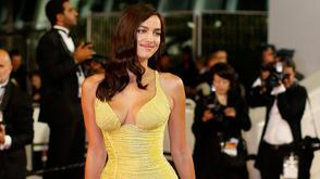 C罗前任秀傲人双峰