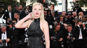 牙缝超模暗黑风格