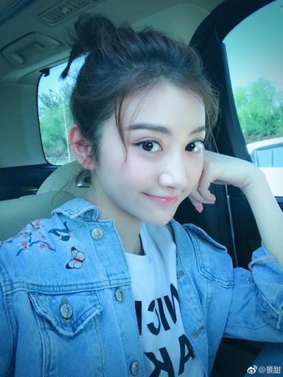 景甜超爱这款高扎菠萝辫