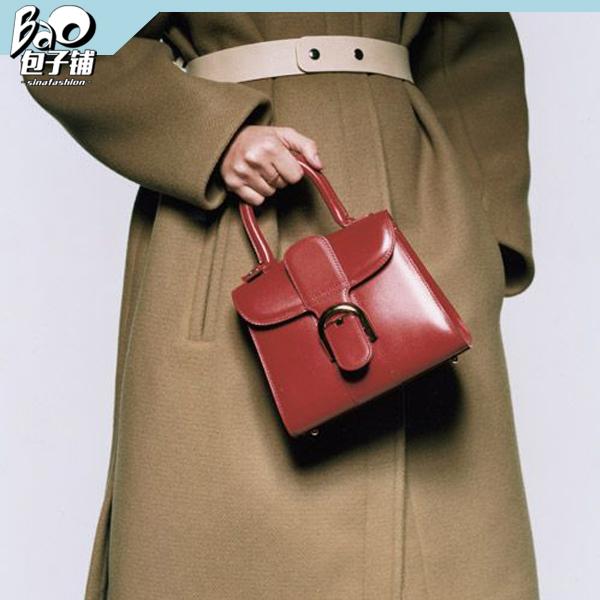 经典酒红色的Delvaux Mini包包