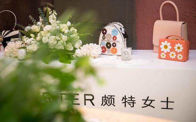 NET-A-PORTER颇特女士 展示2017度假特辑
