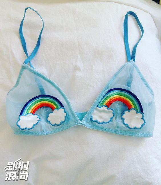 俏皮的彩虹图案bra