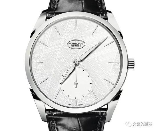 帕玛强尼2015年推出两款陨石面Tonda 1950限量款式(上),2017年再推出白色款陨石面盘Tonda 1950限量款式(下)