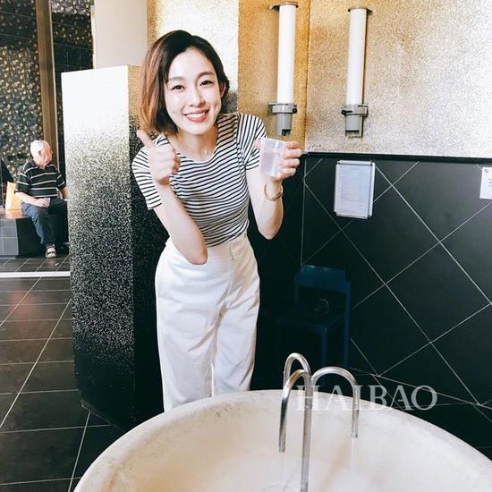 范玮琪肌肤白皙