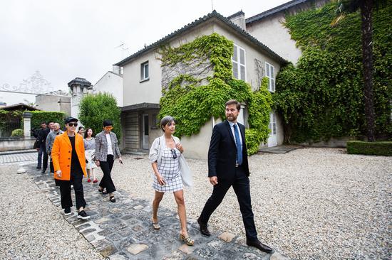 回归路易十三的精神家园——格洛莱庄园,探寻路易十三百年传奇延续的无尽奥秘。