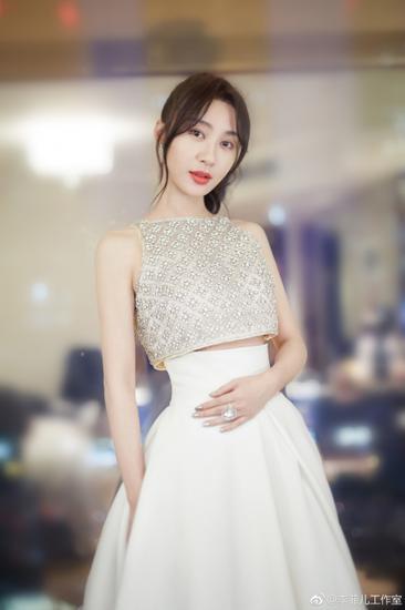 李菲儿