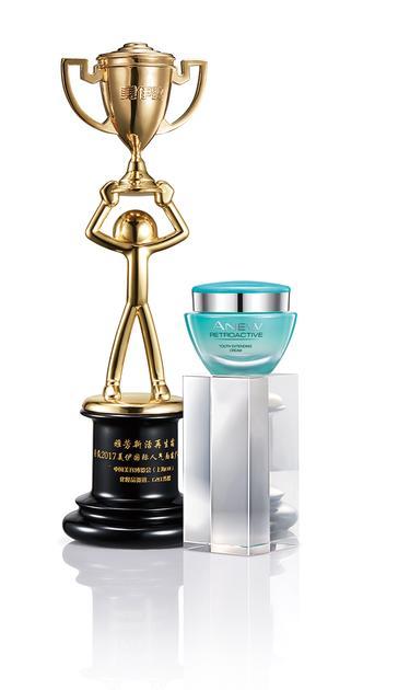 AVON雅芳新活®再生霜荣获2017美伊国际人气面霜产品大奖