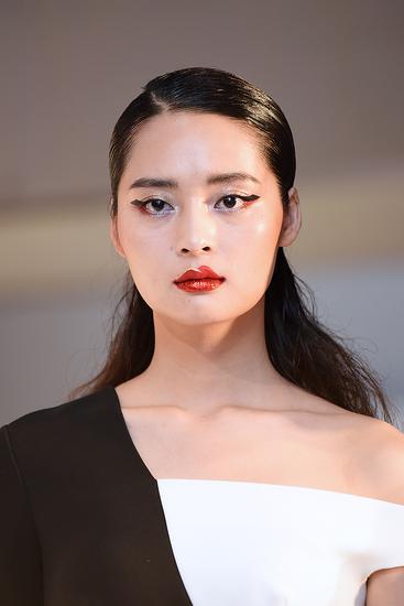 唐小唐妆容作品-东京光影之科技