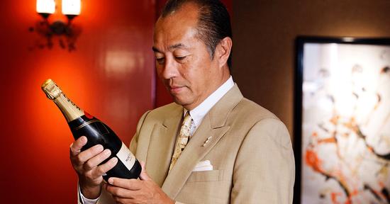 日本第一位最佳侍酒师,Shinya Tasaki 图片来源:moet.jp