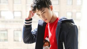 许魏洲尽展乖巧的大男孩气质