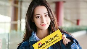 迪丽热巴启程献T台秀